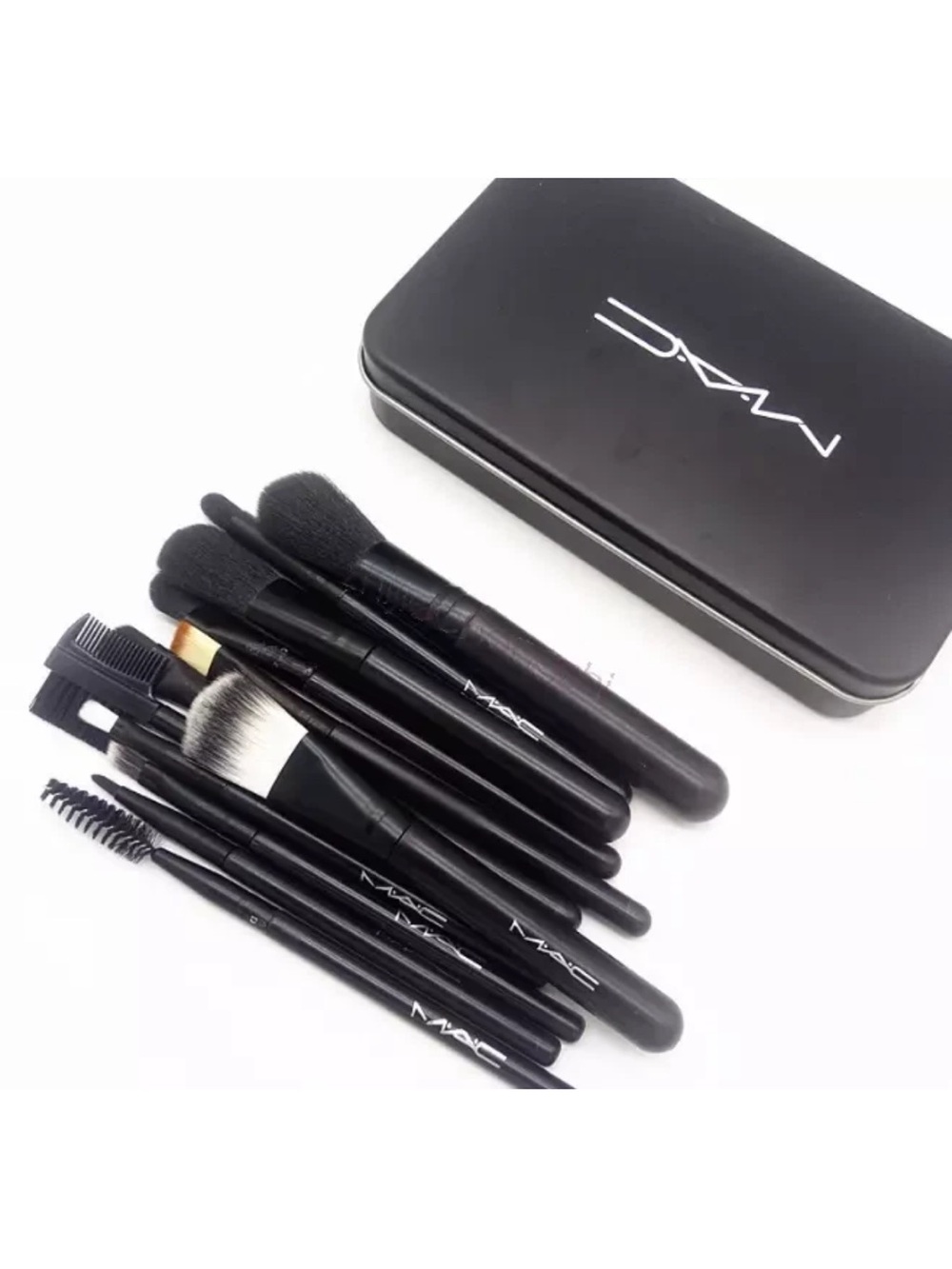 MAC 12-Piece Black Makeup Brush Set - Picture 3 of 5